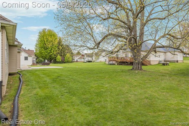 16222 Pine Lake Forest Court, Linden, MI 48451