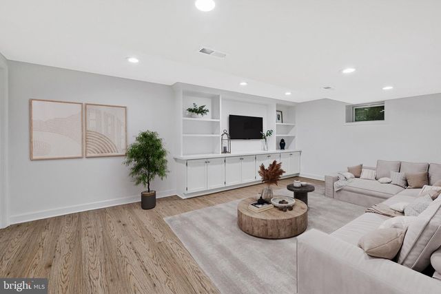 3521 8TH ST S, Arlington, VA 22204