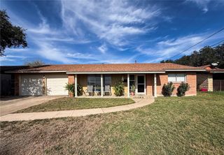 1506 Santa Cecilia Dr, Kingsville, TX 78363