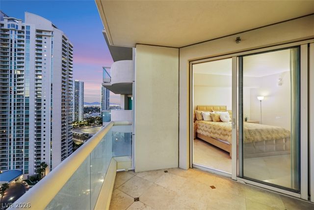 2857 Paradise Road 2006, Las Vegas, NV 89109