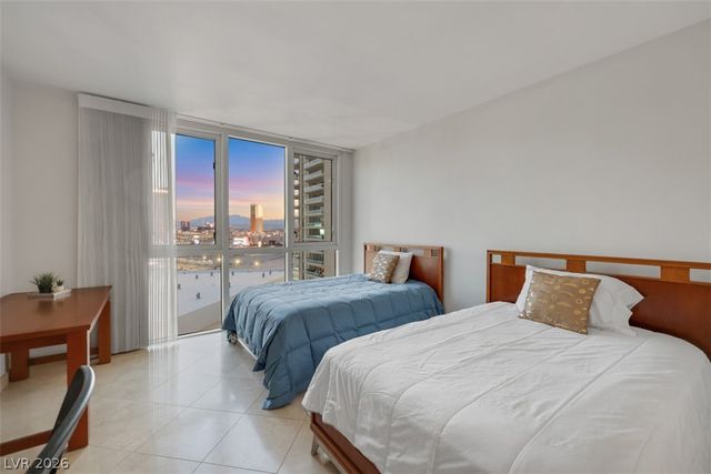 2857 Paradise Road 2006, Las Vegas, NV 89109