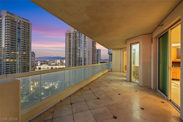 2857 Paradise Road 2006, Las Vegas, NV 89109