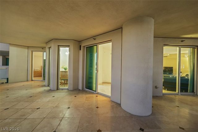 2857 Paradise Road 2006, Las Vegas, NV 89109