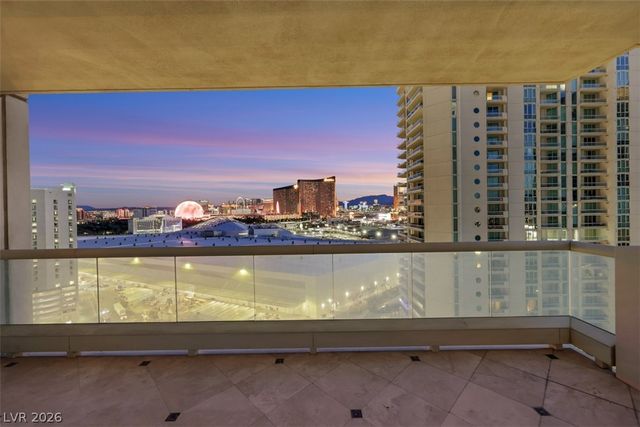 2857 Paradise Road 2006, Las Vegas, NV 89109