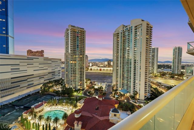 2857 Paradise Road 2006, Las Vegas, NV 89109