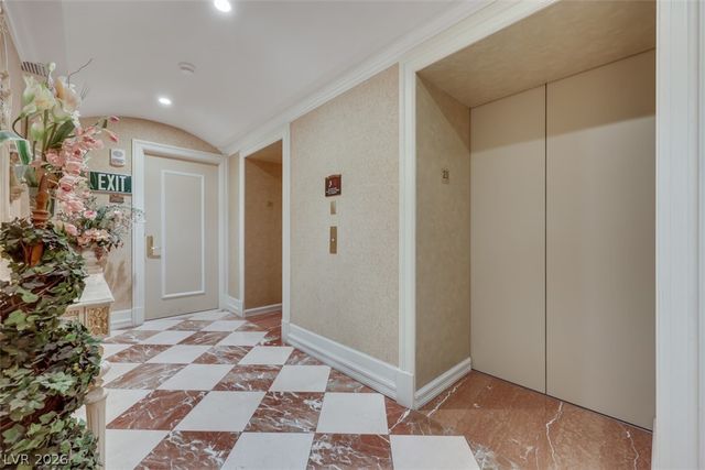 2857 Paradise Road 2006, Las Vegas, NV 89109