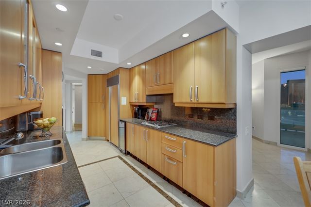 2857 Paradise Road 2006, Las Vegas, NV 89109