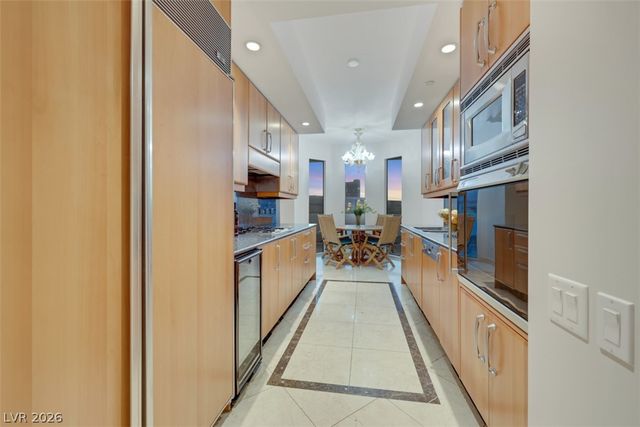 2857 Paradise Road 2006, Las Vegas, NV 89109
