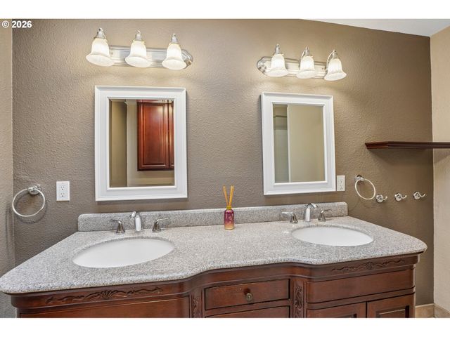 1312 Se NANCY Rd, Vancouver, WA 98664