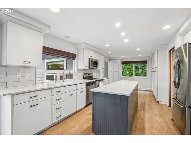 1312 Se NANCY Rd, Vancouver, WA 98664