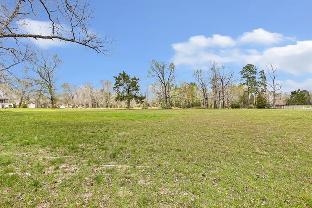 17659 E Fm 1097 Road, Willis, TX 77378