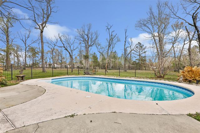 17659 E Fm 1097 Road, Willis, TX 77378