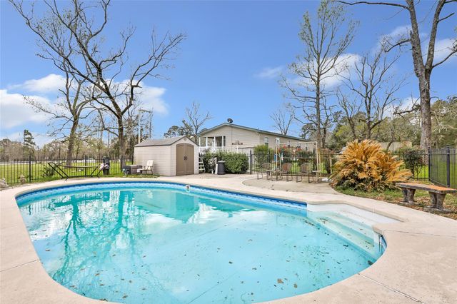 17659 E Fm 1097 Road, Willis, TX 77378