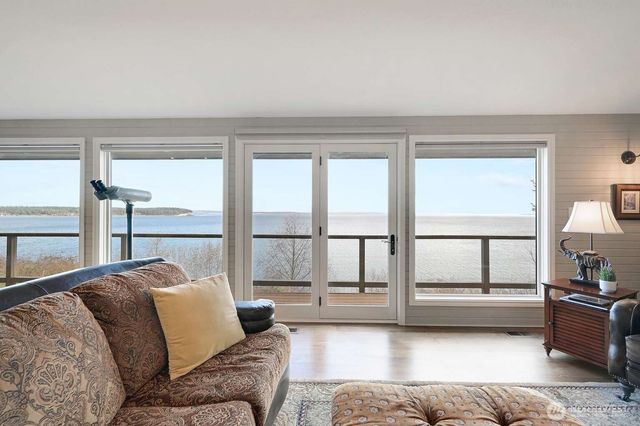 3135 Oak Bay Road, Port Hadlock, WA 98339