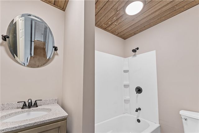 864 Main St, Mcclellandtown, PA 15458