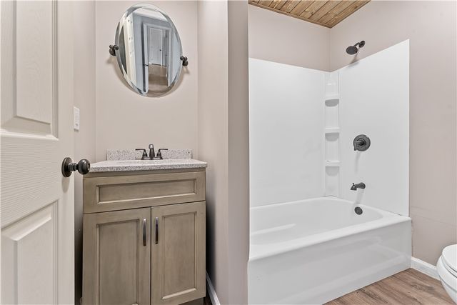 864 Main St, Mcclellandtown, PA 15458