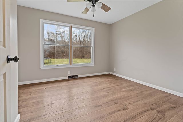 864 Main St, Mcclellandtown, PA 15458