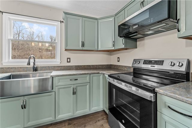 864 Main St, Mcclellandtown, PA 15458