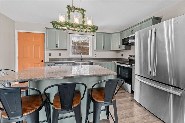 864 Main St, Mcclellandtown, PA 15458