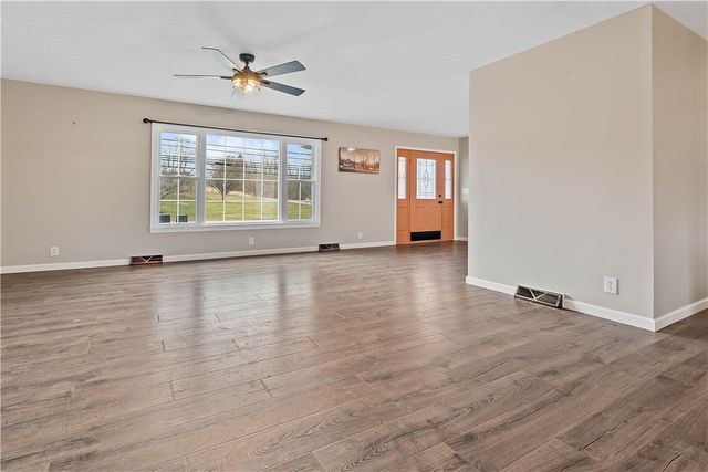 864 Main St, Mcclellandtown, PA 15458