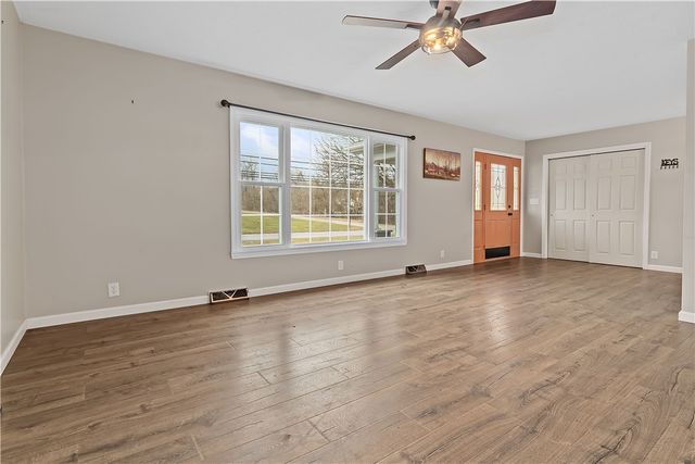 864 Main St, Mcclellandtown, PA 15458