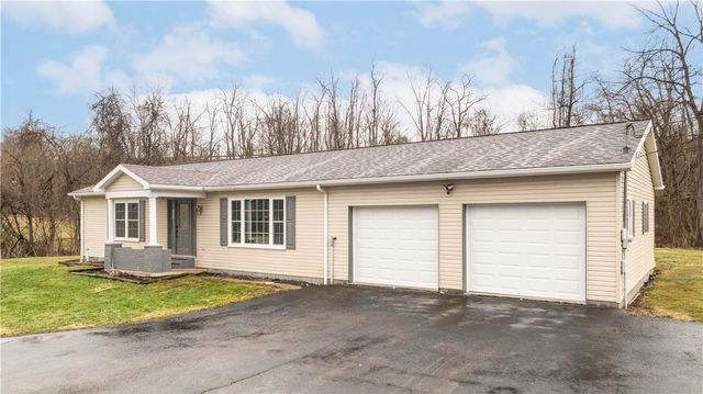 864 Main St, Mcclellandtown, PA 15458