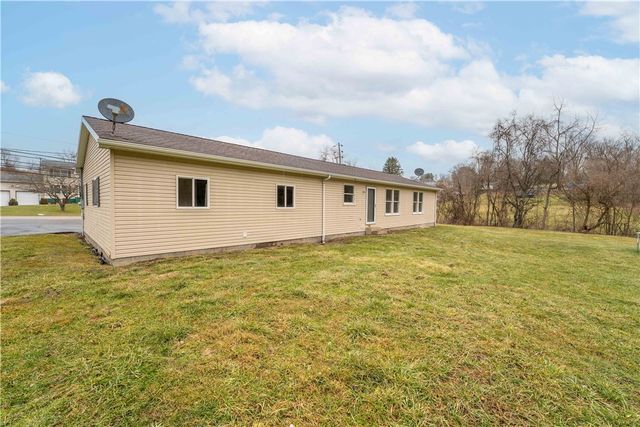 864 Main St, Mcclellandtown, PA 15458