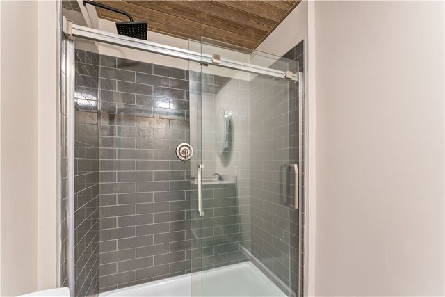 864 Main St, Mcclellandtown, PA 15458