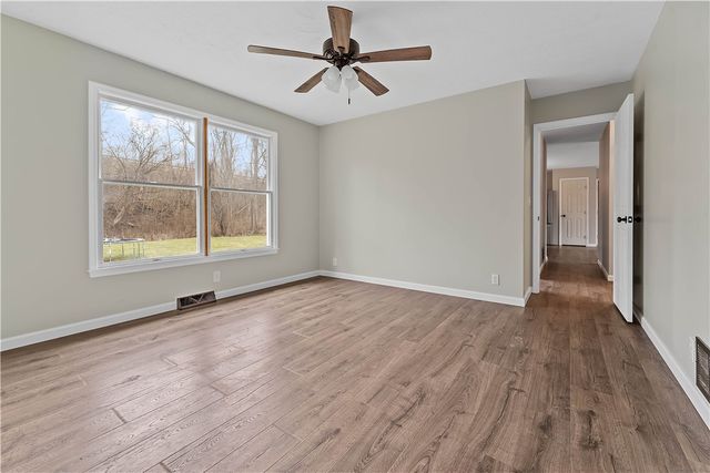 864 Main St, Mcclellandtown, PA 15458