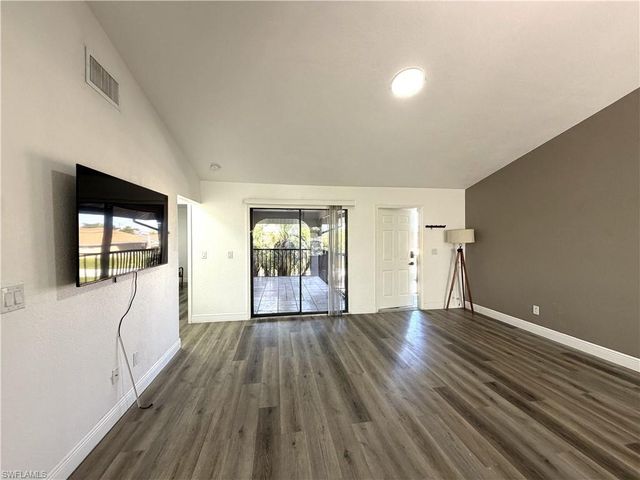 2811 SE 15th PL 203, Cape Coral, FL 33904