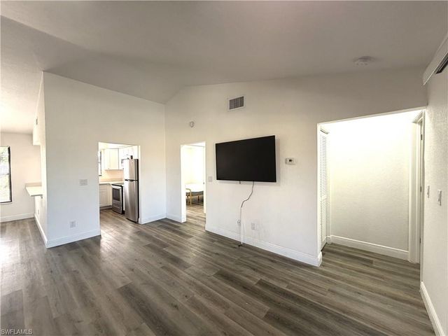2811 SE 15th PL 203, Cape Coral, FL 33904