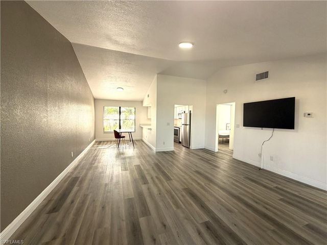 2811 SE 15th PL 203, Cape Coral, FL 33904