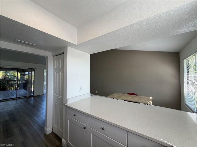 2811 SE 15th PL 203, Cape Coral, FL 33904
