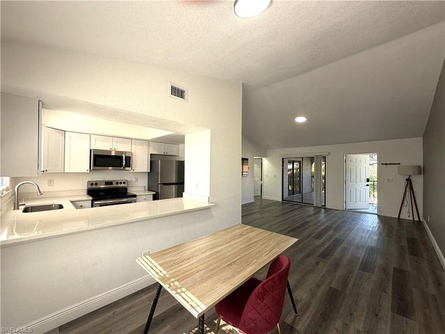 2811 SE 15th PL 203, Cape Coral, FL 33904