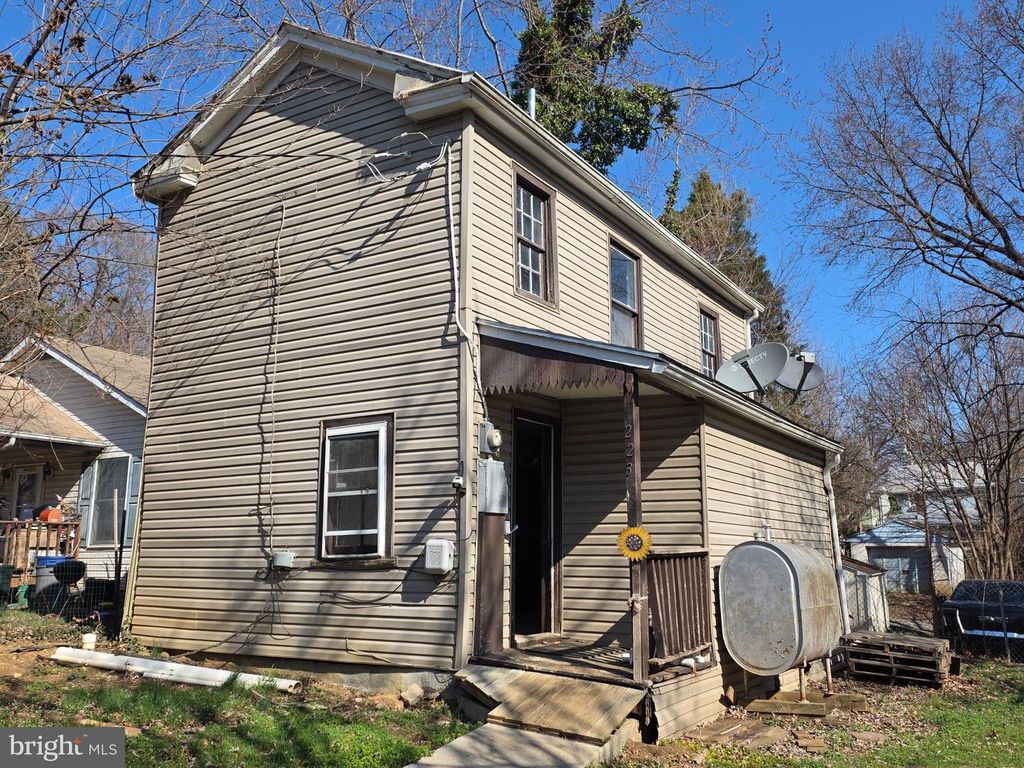 223 FREDERICK ST, Martinsburg, WV 25404