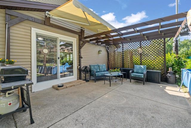 W250S4461 Center ROAD, Waukesha, WI 53189