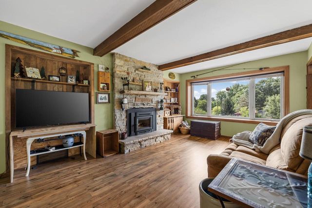 W250S4461 Center ROAD, Waukesha, WI 53189