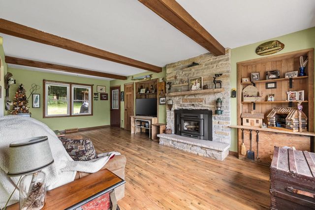 W250S4461 Center ROAD, Waukesha, WI 53189