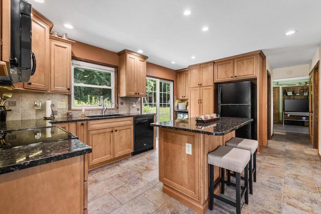 W250S4461 Center ROAD, Waukesha, WI 53189