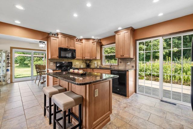 W250S4461 Center ROAD, Waukesha, WI 53189