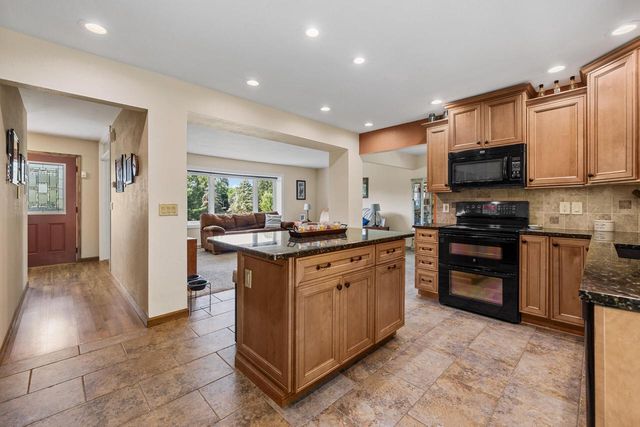 W250S4461 Center ROAD, Waukesha, WI 53189