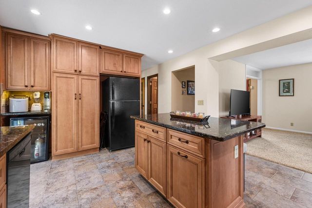 W250S4461 Center ROAD, Waukesha, WI 53189