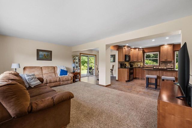 W250S4461 Center ROAD, Waukesha, WI 53189