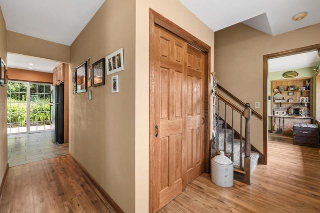 W250S4461 Center ROAD, Waukesha, WI 53189