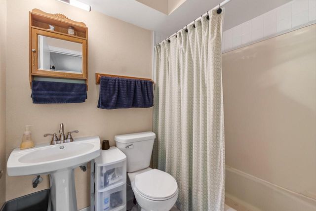 W250S4461 Center ROAD, Waukesha, WI 53189