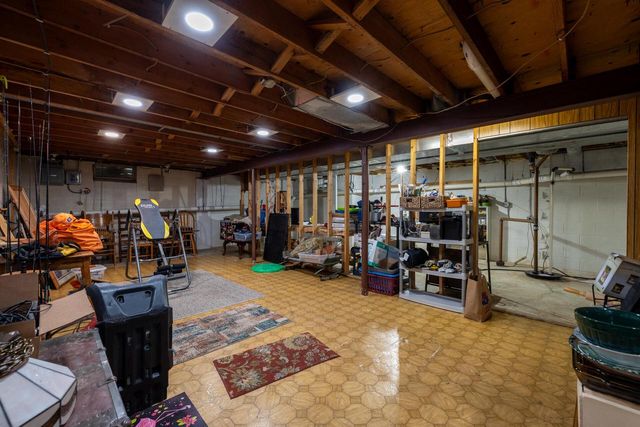 W250S4461 Center ROAD, Waukesha, WI 53189