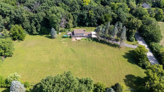 W250S4461 Center ROAD, Waukesha, WI 53189