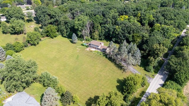 W250S4461 Center ROAD, Waukesha, WI 53189