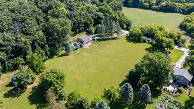 W250S4461 Center ROAD, Waukesha, WI 53189