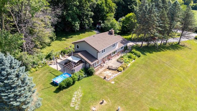 W250S4461 Center ROAD, Waukesha, WI 53189